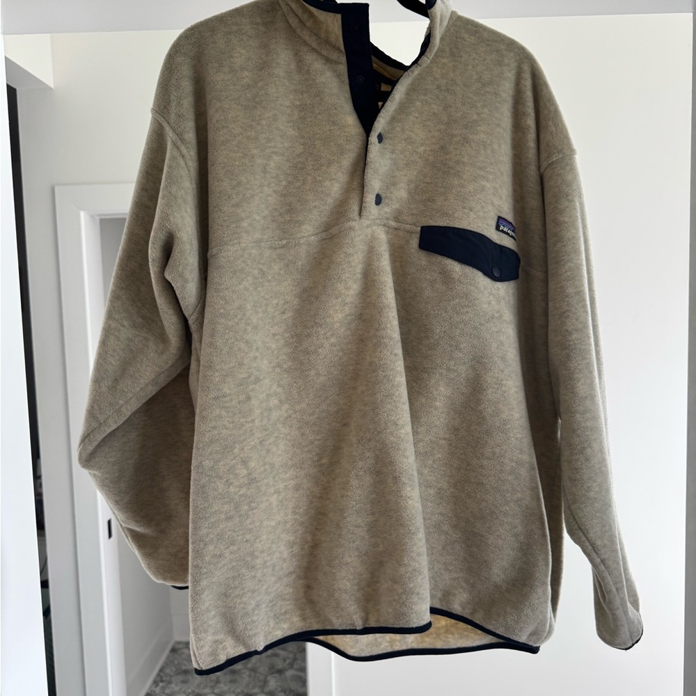 Patagonia Men's Beige and Navy Sweater